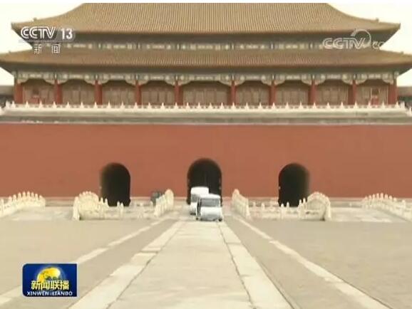 特朗普坐上了電動(dòng)觀光車(chē)游故宮